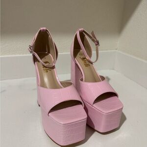 Stylish Pink Platform heels size 7.5